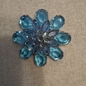 SHADES OF BLUE GLASS FLOWER BROOCH